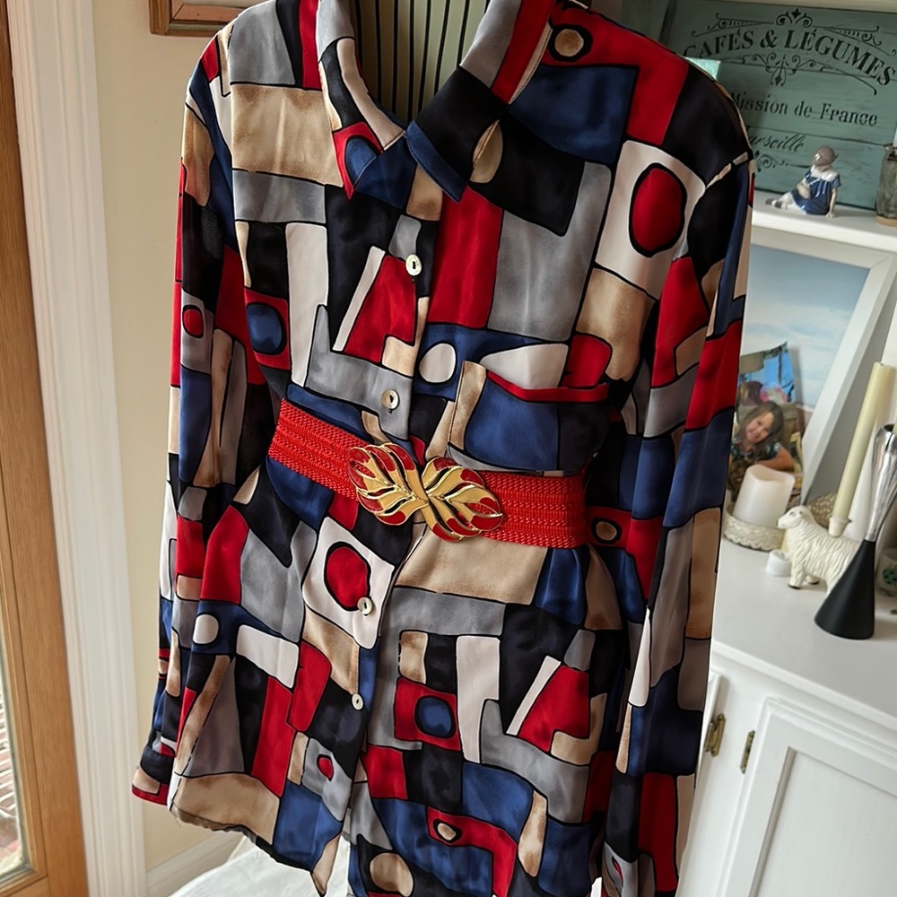 Geometric Multicolor  Vintage Blouse with Red Accents and Vintage belt.